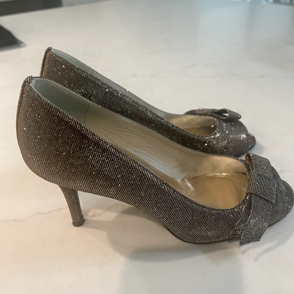 Size 9 WIDE Stuart weitzman bowover open toe pumps in pyrite nocturn. - Picture 5 of 8